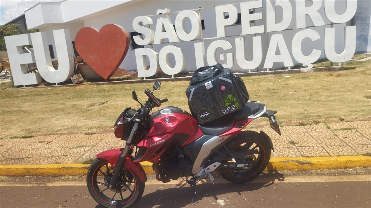 Motos da UFO em São Pedro do Iguaçu, levando encomenda para fora da cidade