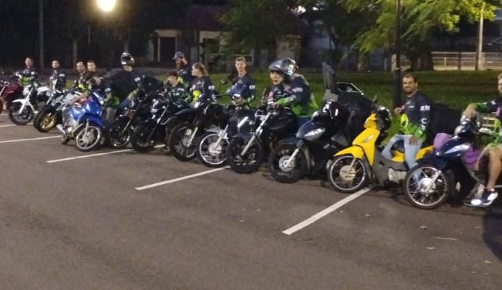 Motos dos entregadores da UFO alinhadas